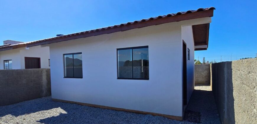 Casa em Imbituba localizada no bairro Alto Arroio, próximo a br 101