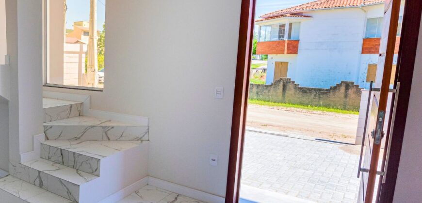 Sobrado a venda localizado na Ribanceira, á 800metros da Praia da Ribanceira.