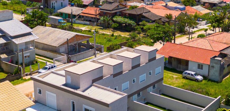 Sobrado a venda localizado na Ribanceira, á 800metros da Praia da Ribanceira.