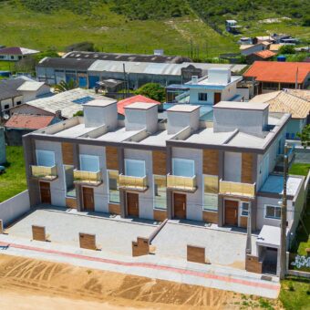 Sobrado a venda localizado na Ribanceira, á 800metros da Praia da Ribanceira.