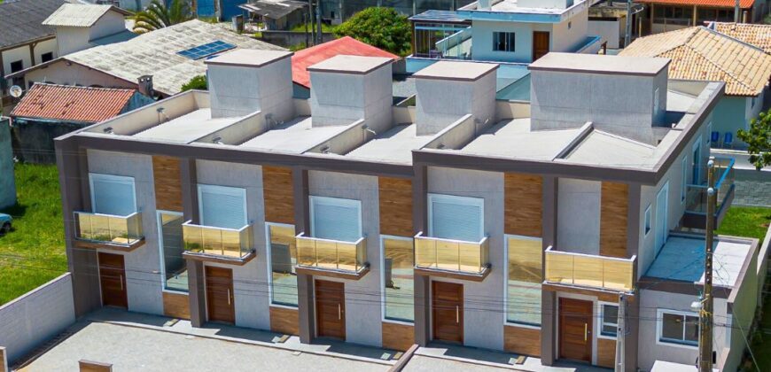 Sobrado a venda localizado na Ribanceira, á 800metros da Praia da Ribanceira.