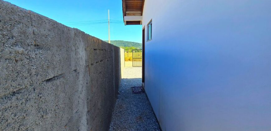 Casa em Imbituba localizada no bairro Alto Arroio, próximo a br 101