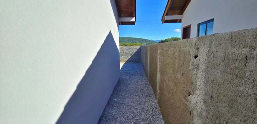 Casa em Imbituba localizada no bairro Alto Arroio, próximo a br 101