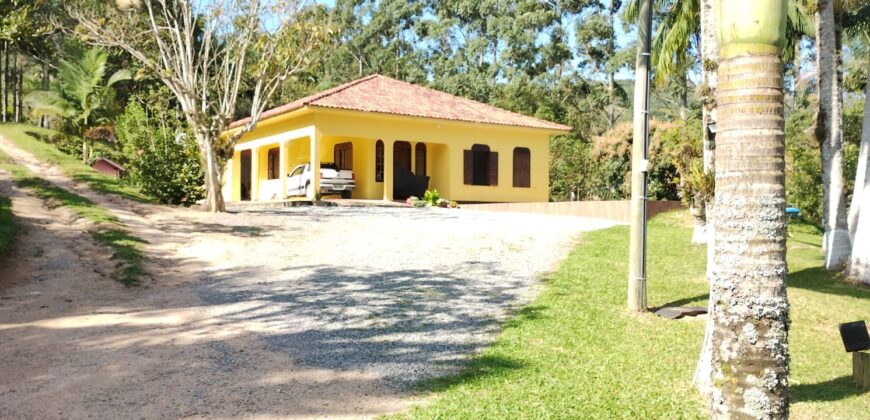Sitio a venda com linda vista para a  Lagoa Imaruí, localizado em Imaruí-SC