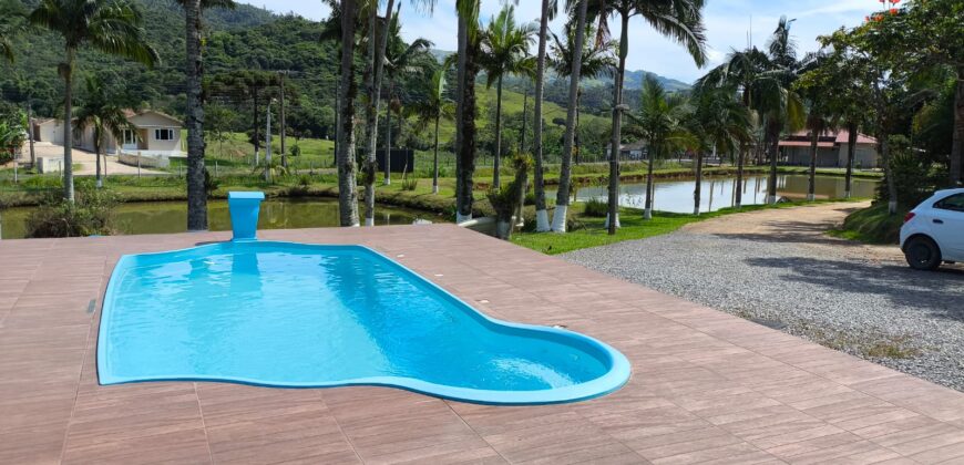 Sitio a venda com linda vista para a  Lagoa Imaruí, localizado em Imaruí-SC
