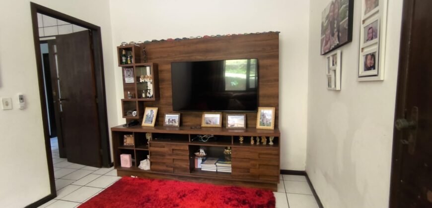 Sitio a venda com linda vista para a  Lagoa Imaruí, localizado em Imaruí-SC