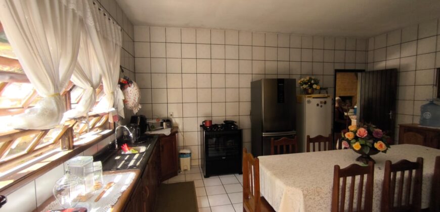 Sitio a venda com linda vista para a  Lagoa Imaruí, localizado em Imaruí-SC