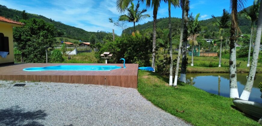 Sitio a venda com linda vista para a  Lagoa Imaruí, localizado em Imaruí-SC