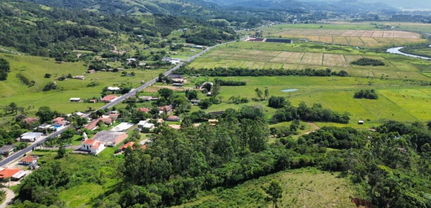 Sitio a venda com linda vista para a  Lagoa Imaruí, localizado em Imaruí-SC