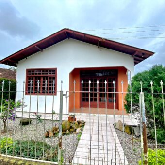 Casa em Imbituba, no bairro Alto Arroio a 600 metros até a lagoa de Ibiraquera
