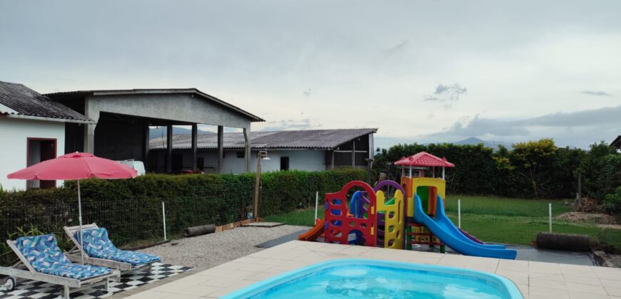 Casa em Imbituba, no bairro Alto Arroio a 600 metros até a lagoa de Ibiraquera