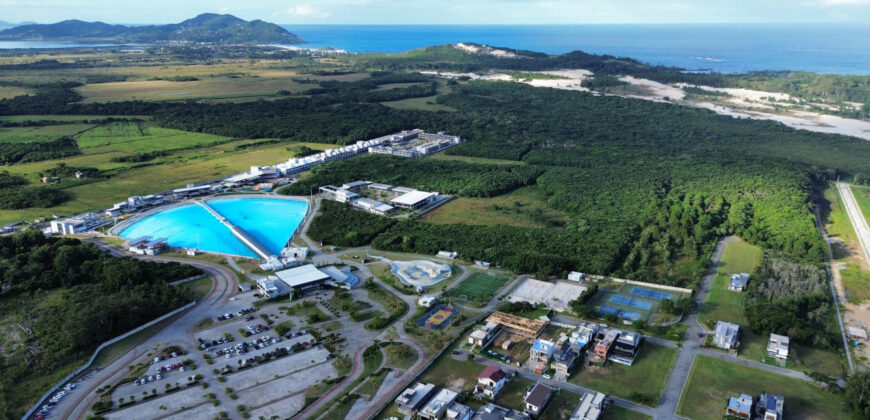 Terreno no condomínio Rosa Internacional, na Praia do Rosa, ao lado da SURFLAND.