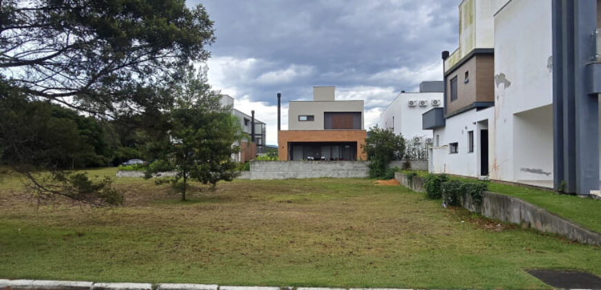 Terreno no condomínio Rosa Internacional, na Praia do Rosa, ao lado da SURFLAND.