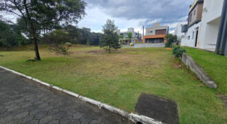Terreno no condomínio Rosa Internacional, na Praia do Rosa, ao lado da SURFLAND.