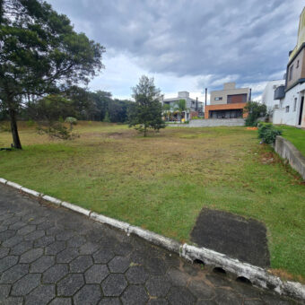 Terreno no condomínio Rosa Internacional, na Praia do Rosa, ao lado da SURFLAND.