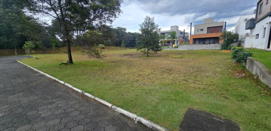 Terreno no condomínio Rosa Internacional, na Praia do Rosa, ao lado da SURFLAND.