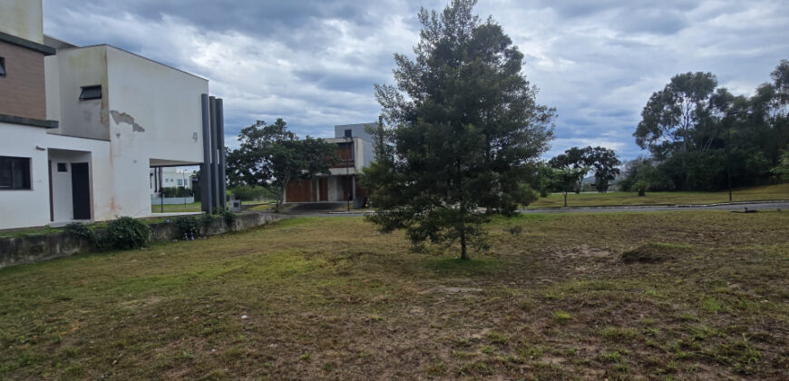 Terreno no condomínio Rosa Internacional, na Praia do Rosa, ao lado da SURFLAND.
