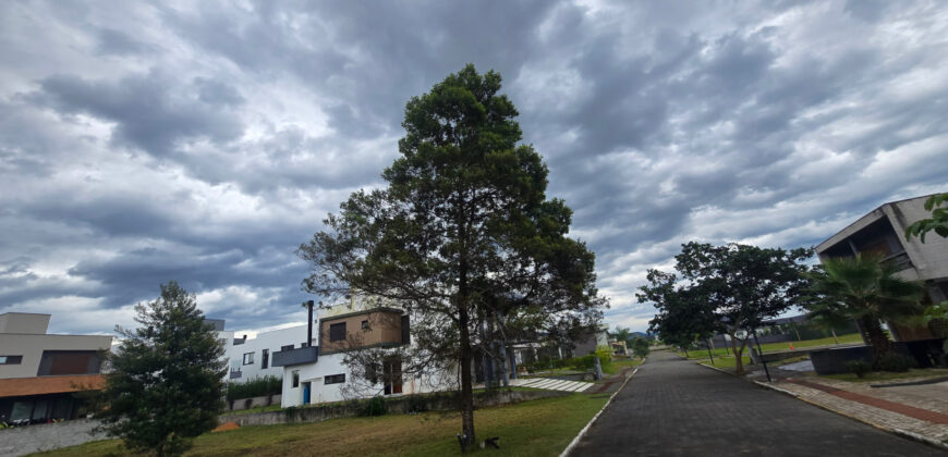 Terreno no condomínio Rosa Internacional, na Praia do Rosa, ao lado da SURFLAND.