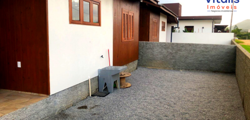 Casa á venda em Imbituba, localizada no bairro Alto Arroio, á 500m até a lagoa de Ibiraquera e 6km até a Praia da Barra de Ibiraquera