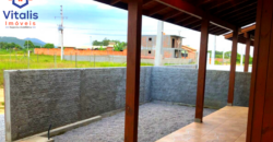 Casa á venda em Imbituba, localizada no bairro Alto Arroio, á 500m até a lagoa de Ibiraquera e 6km até a Praia da Barra de Ibiraquera