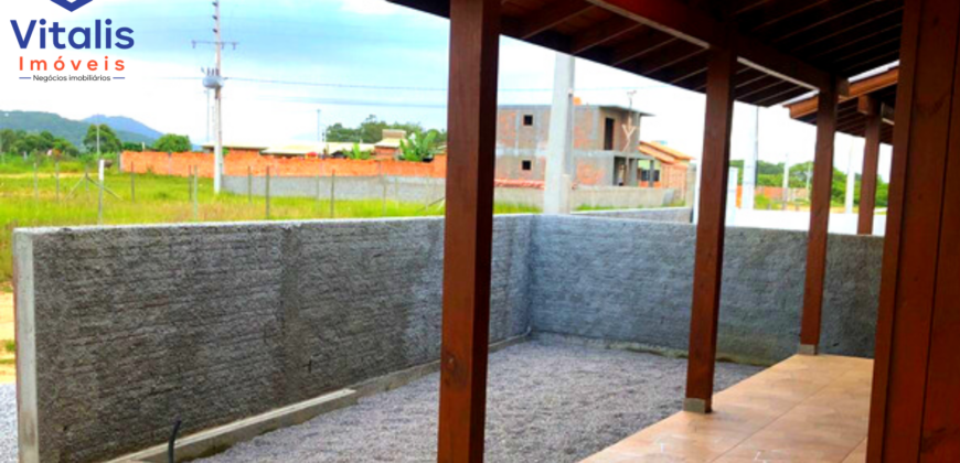 Casa á venda em Imbituba, localizada no bairro Alto Arroio, á 500m até a lagoa de Ibiraquera e 6km até a Praia da Barra de Ibiraquera