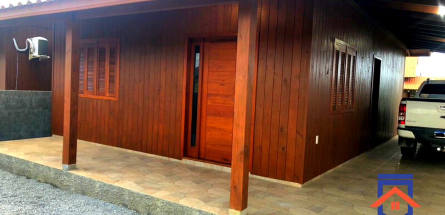 Casa á venda em Imbituba, localizada no bairro Alto Arroio, á 500m até a lagoa de Ibiraquera e 6km até a Praia da Barra de Ibiraquera