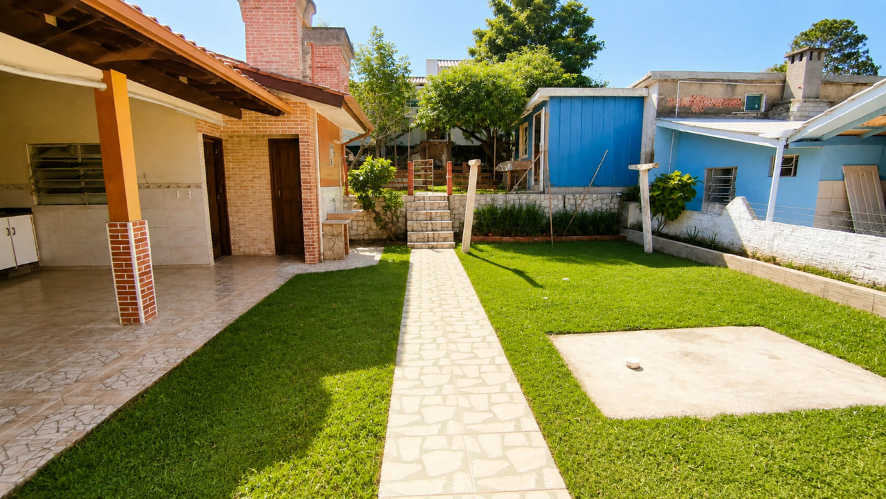 Casa com vista para lagoa em Imbituba, localizada no bairro Alto Arroio á 60 metros até a lagoa do Quintino.