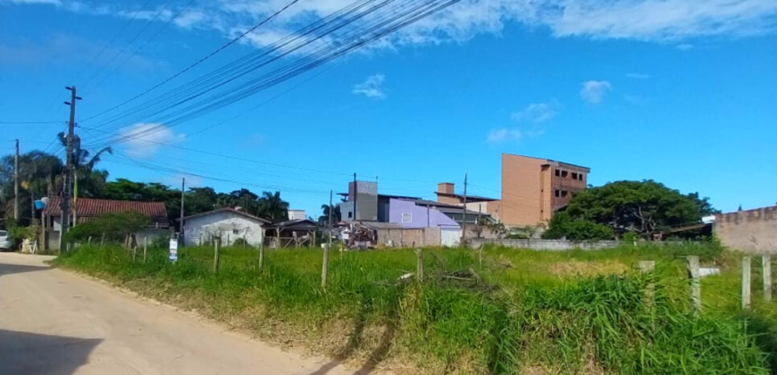 Terreno em Imbituba, localizado no bairro Araçatuba, a 350 metros até a SC 434