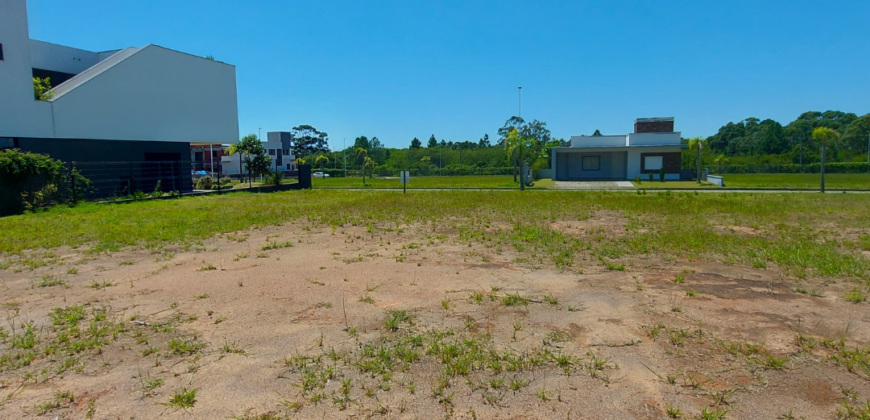 Terreno em Imbituba localizado no bairro Arroio, situado no condomínio Ho’okipa, a 250 metros até a lagoa de Ibiraquera