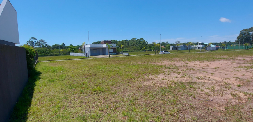 Terreno em Imbituba localizado no bairro Arroio, situado no condomínio Ho’okipa, a 250 metros até a lagoa de Ibiraquera