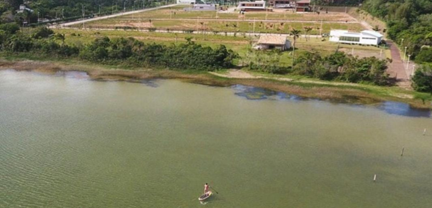 Terreno em Imbituba localizado no bairro Arroio, situado no condomínio Ho’okipa, a 250 metros até a lagoa de Ibiraquera