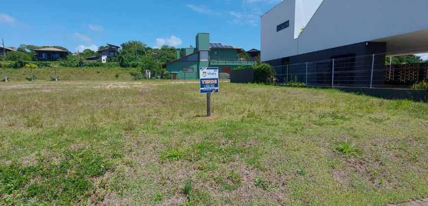 Terreno em Imbituba localizado no bairro Arroio, situado no condomínio Ho’okipa, a 250 metros até a lagoa de Ibiraquera