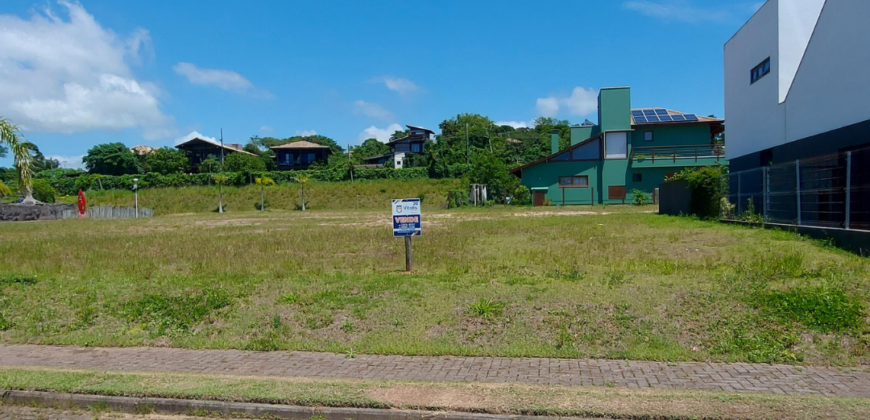 Terreno em Imbituba localizado no bairro Arroio, situado no condomínio Ho’okipa, a 250 metros até a lagoa de Ibiraquera