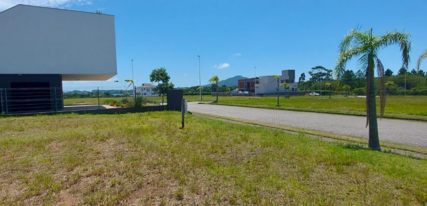 Terreno em Imbituba localizado no bairro Arroio, situado no condomínio Ho’okipa, a 250 metros até a lagoa de Ibiraquera