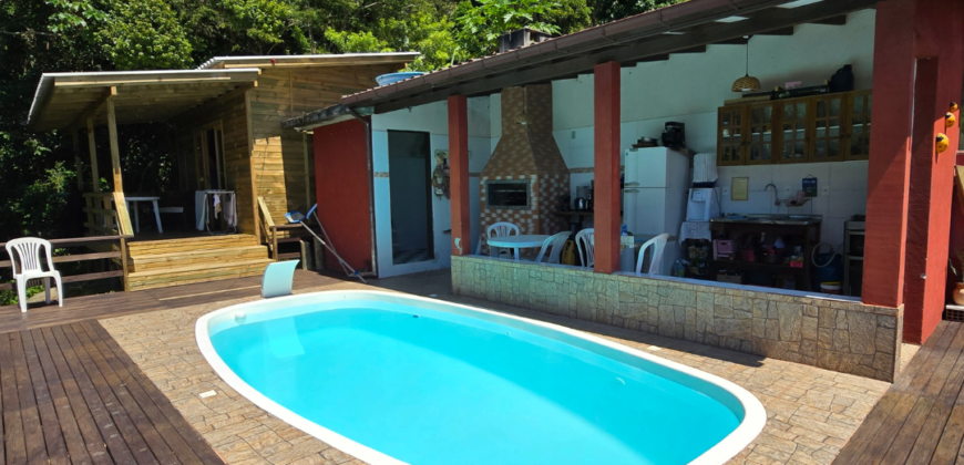 02 casas á venda situada na Praia da Gamboa -SC