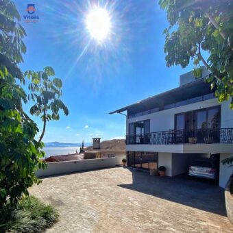Imóvel de alto padrão localizado no centro de Florianópolis, com vista panorâmica para a beira mar norte!