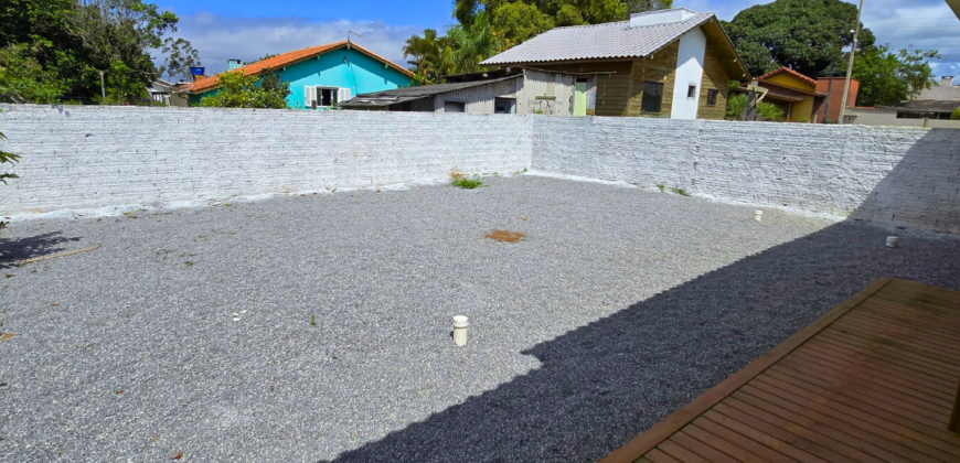 Casa em Imbituba localizada no bairro Alto Arroio á 500 metros até a lagoa de Ibiraquera