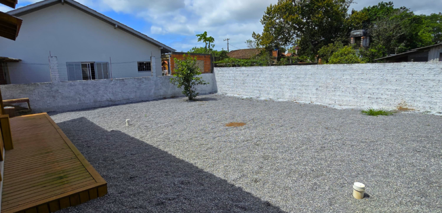 Casa em Imbituba localizada no bairro Alto Arroio á 500 metros até a lagoa de Ibiraquera