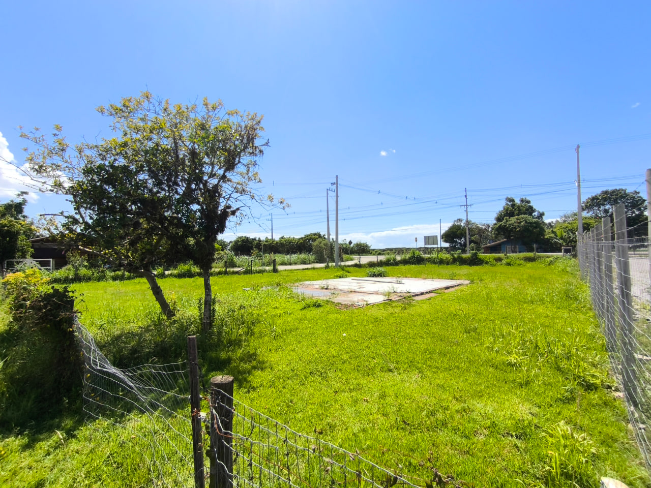 Imóvel para ponto comercial localizado no bairro Campo Duna em frente a SC434