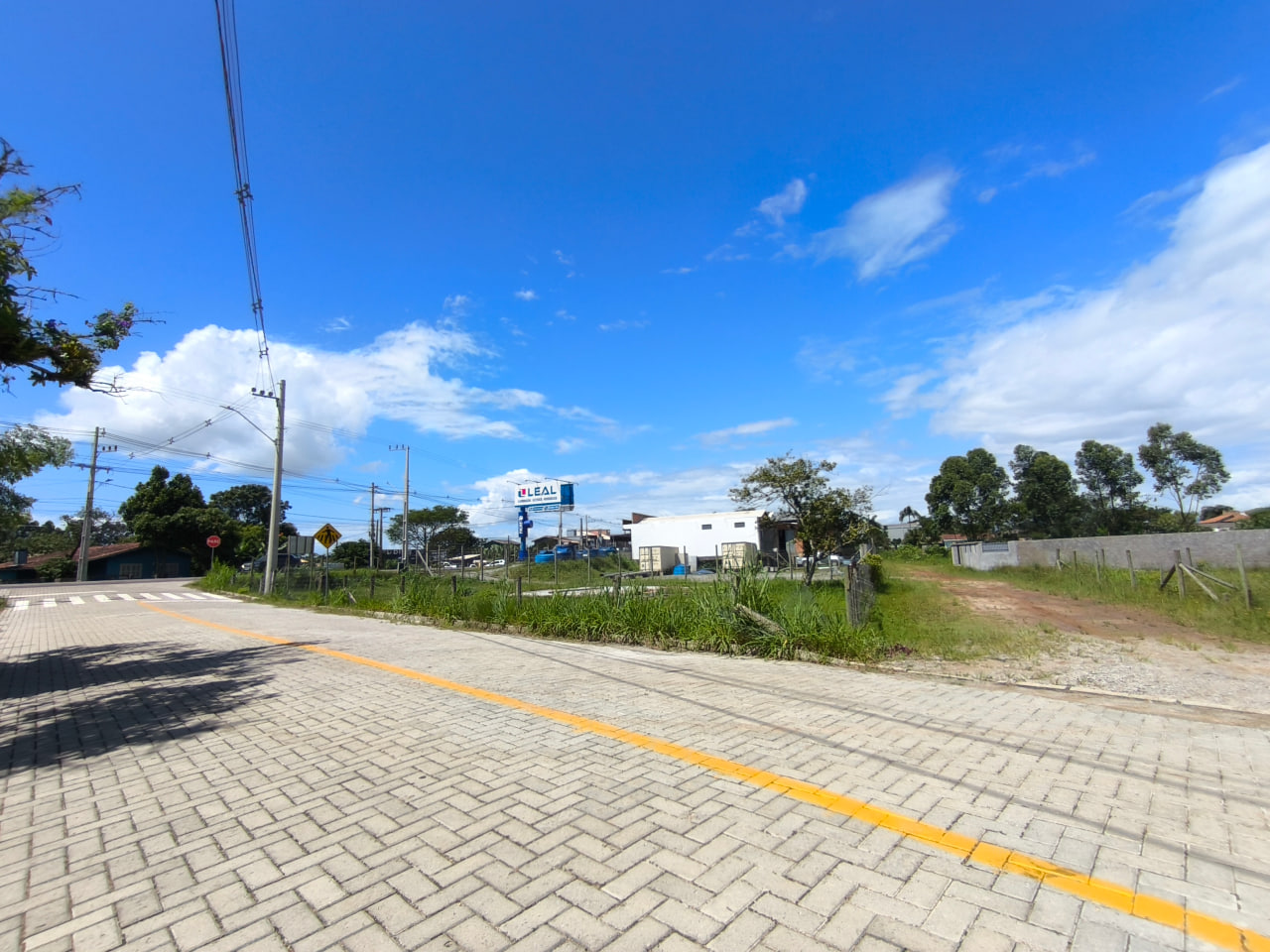 Imóvel para ponto comercial localizado no bairro Campo Duna em frente a SC434