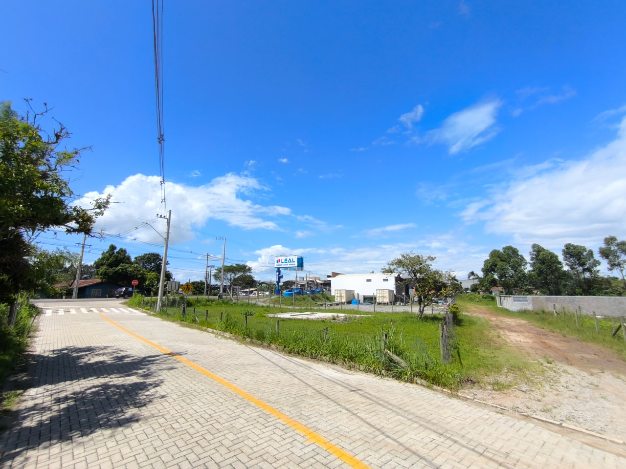 Imóvel para ponto comercial localizado no bairro Campo Duna em frente a SC434