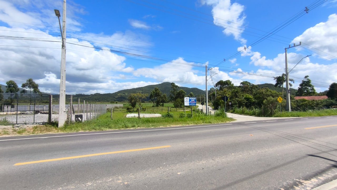 Imóvel para ponto comercial localizado no bairro Campo Duna em frente a SC434