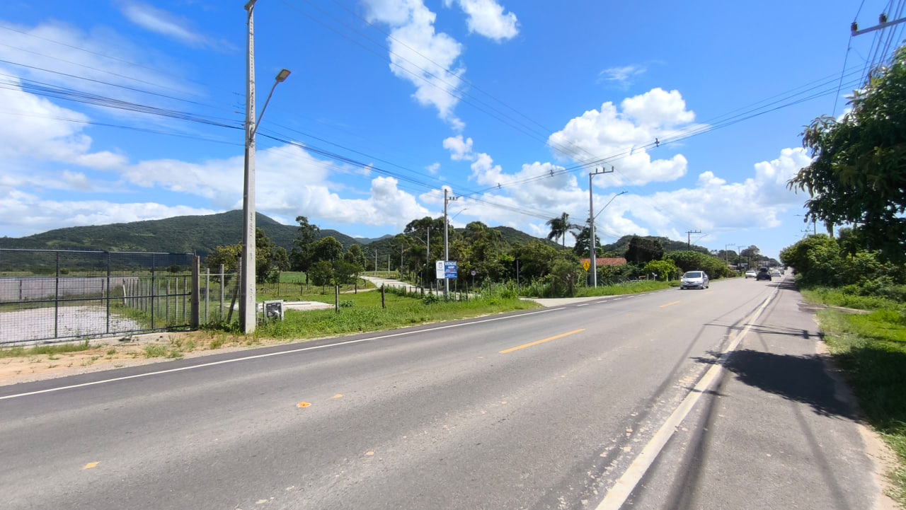 Imóvel para ponto comercial localizado no bairro Campo Duna em frente a SC434