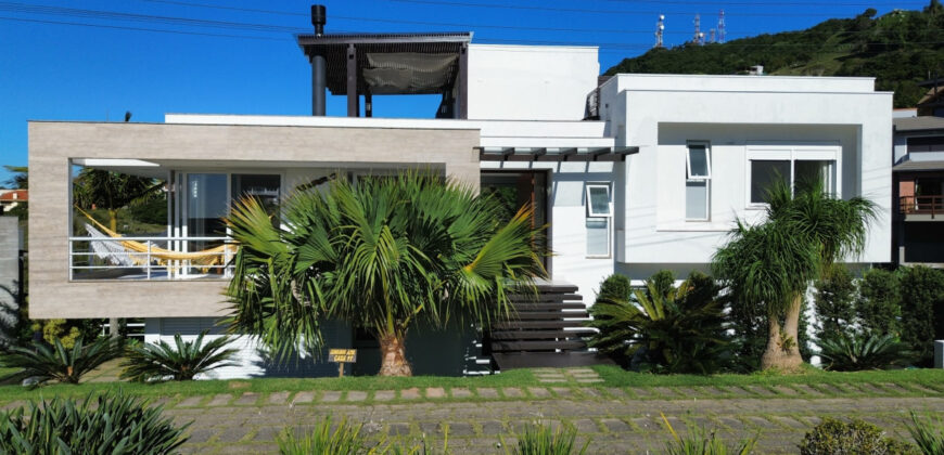 Casa à Venda no Condomínio Residencial Mar Azul, Garopaba-SC
