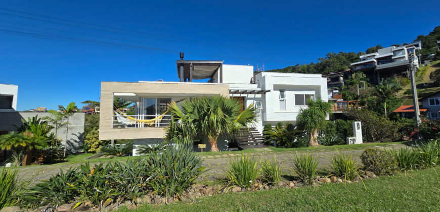 Casa à Venda no Condomínio Residencial Mar Azul, Garopaba-SC