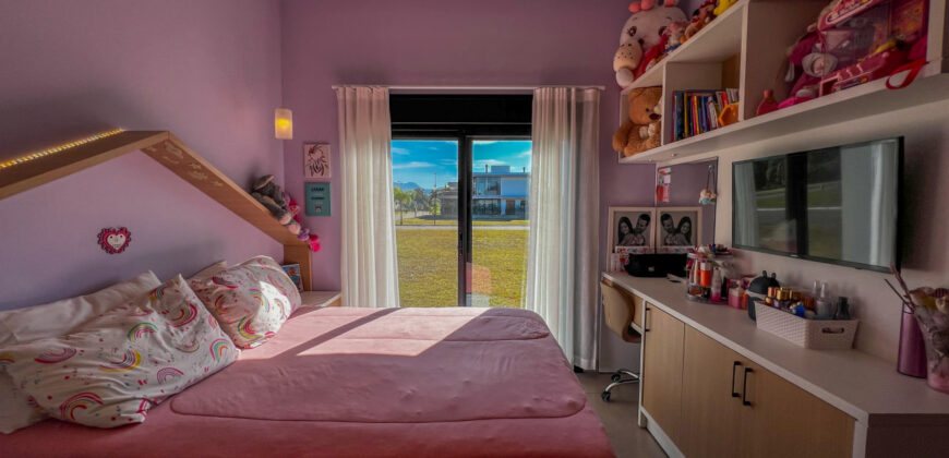 Casa no condomínio Rosa Internacional, localizado na Praia do Rosa, ao lado da SURF LAND.