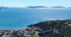 Casa no bairro Panorâmico com vista para o mar, Garopaba-SC.