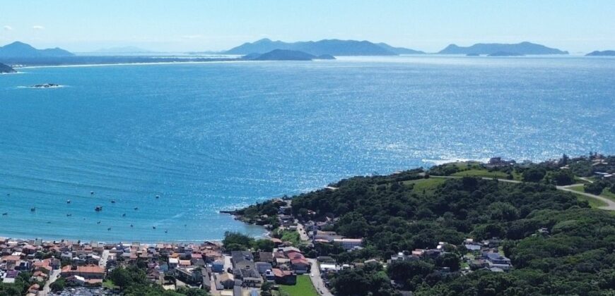 Casa no bairro Panorâmico com vista para o mar, Garopaba-SC.