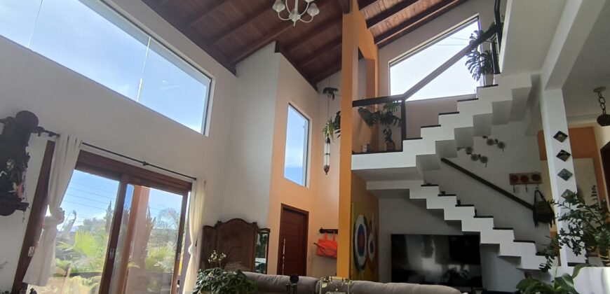 Casa no bairro Panorâmico com vista para o mar, Garopaba-SC.