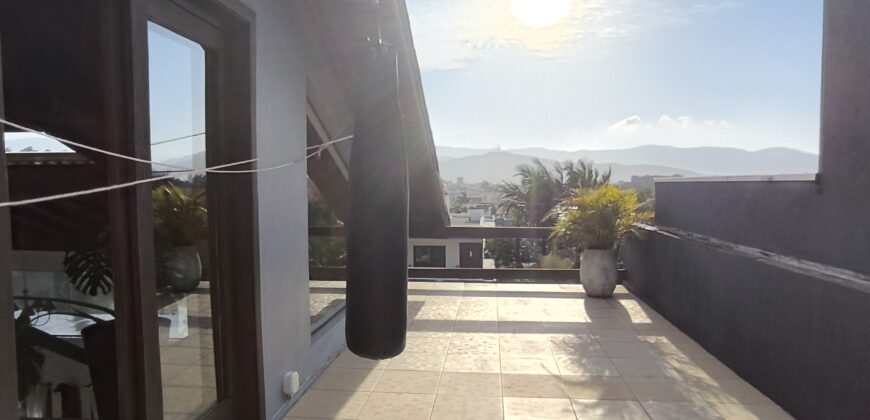 Casa no bairro Panorâmico com vista para o mar, Garopaba-SC.